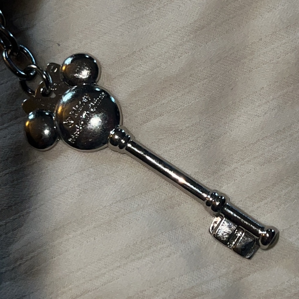 Disney Minnie Mouse Key Keychain, Silver - Picture 5 of 9